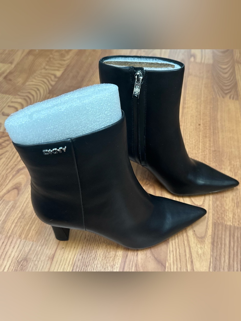 ❤️ DKNY Sz 7 Ankle Boots NWOT Black Pointed-Toe Leather Booties Dress Shoes
